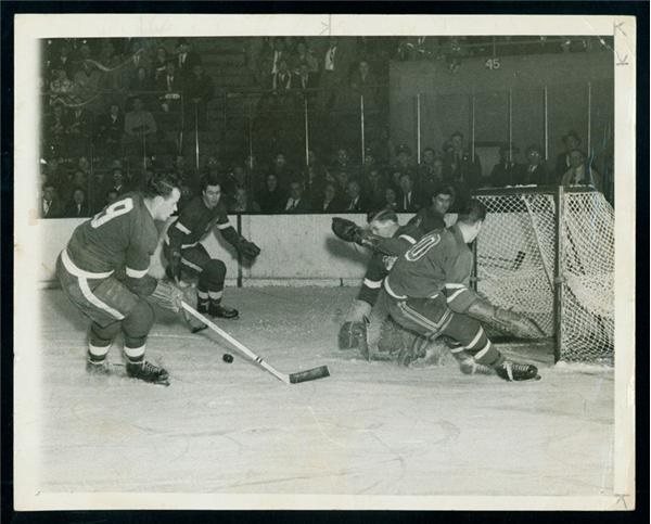 Vintage Gordie Howie Game Action Wire Photo