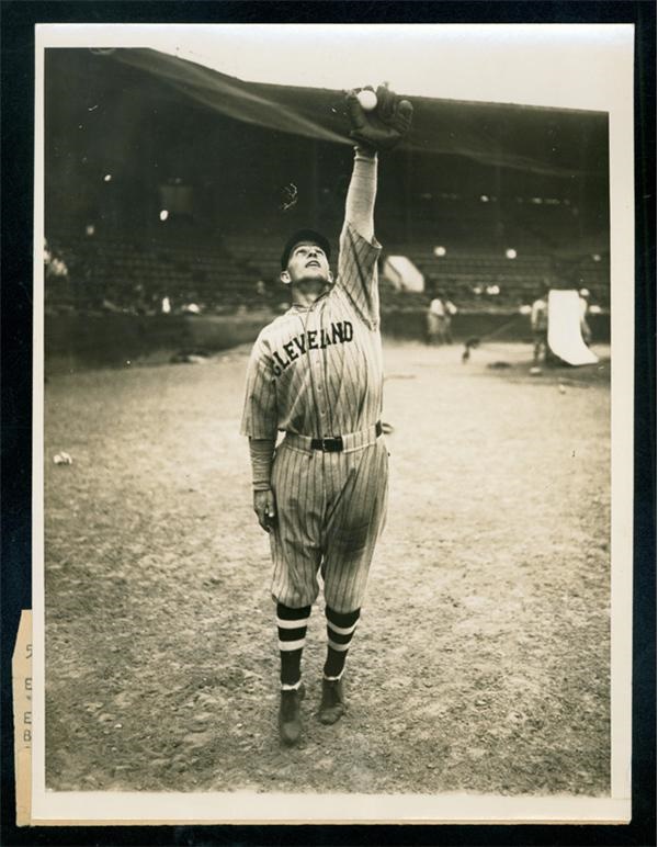 - 1931 Earl Averill-Babe Ruth All Stars Wire Photo (6"x8")