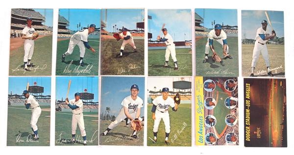 Boston Garden - 1960's L.A. Dodgers Plastichrome Post Card Team Set With Koufax (20)
