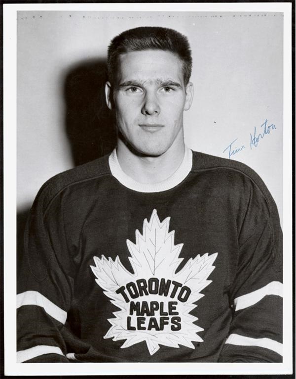 Hockey Autographs - Tim Horton Signed Photo by Turofsky