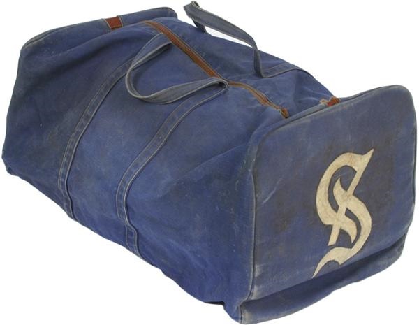 Roberto Clemente - Roberto Clemente's 1954-55 Santurce #21 Equipment Bag