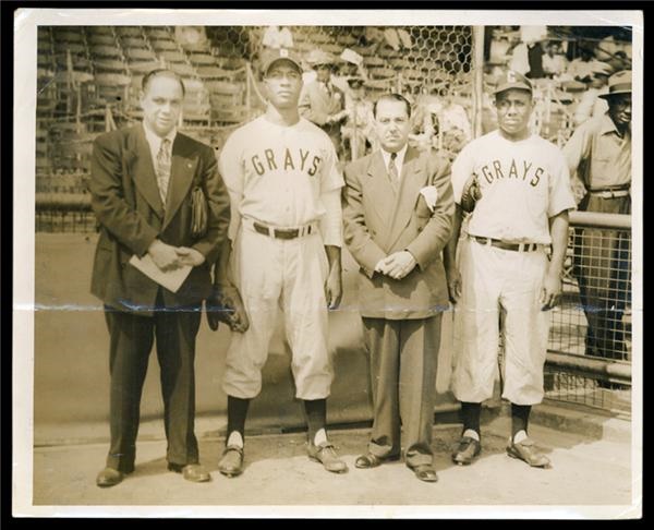 Baseball Memorabilia - Buck Leonard and Homestead Grays at Polo Grounds 1945 Wire Photograph