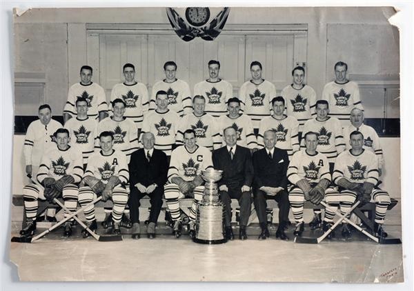 Hockey Memorabilia - 1947-48 Toronto Maple Leafs Turofsky Team Photo