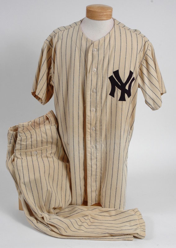 June 2005 Internet Auction - 1940s Babe Ruth Salesman Sample Full Uniform by Spalding