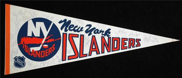 Hockey - 1979-80 New York Islanders Team Signed Pennant