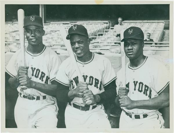 Photography - Vintage NY Giants Press Photo: 1951 Rookie Willie Mays with Monte Irvin & Henry Thompson