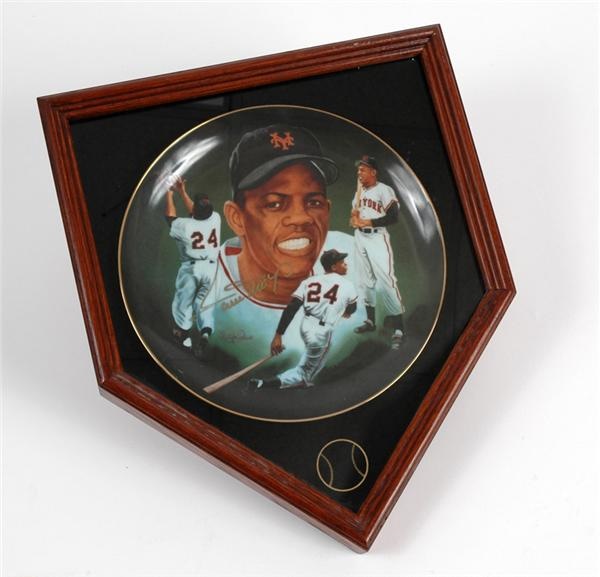 Autographs - Willie Mays Signed Paluso Ceramic Plate (In Display Case)