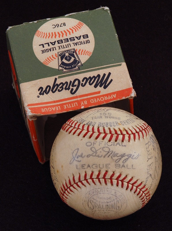 1939 New York Yankees Team Signed Baseball with Gehrig