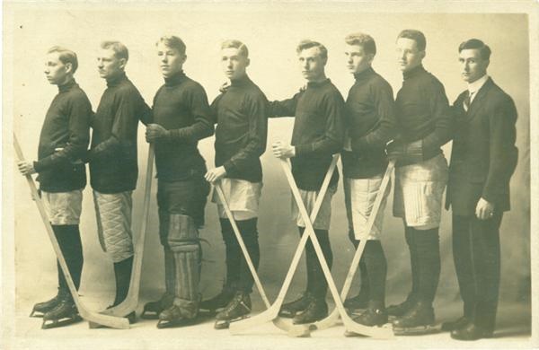 Hockey Memorabilia - 1904 Real Photo Postcard Of Westmount Team With Frank Patrick