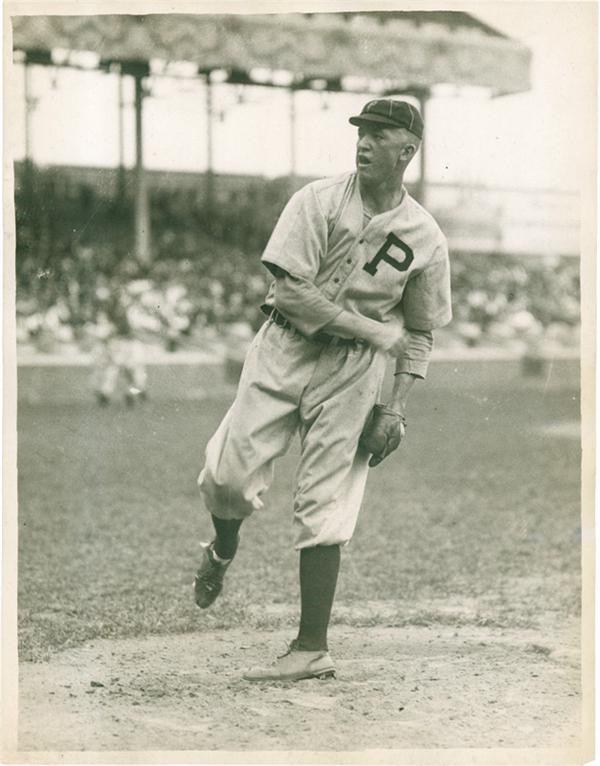 Baseball Photographs - Amazing Grover Cleveland Alexander Photo From Paul Thompson (Baseball Magazine Archive)