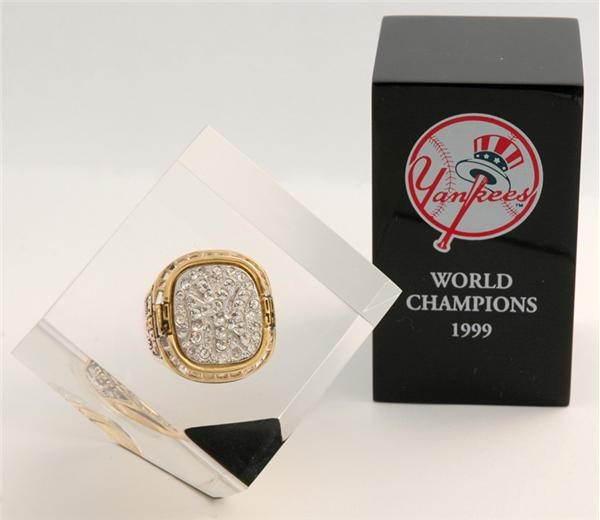 NY Yankees, Giants & Mets - 1999 Yankees World Series Prototype Ring