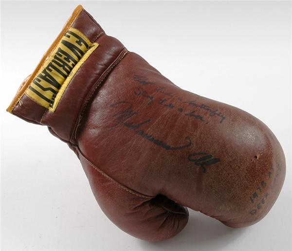 Muhammad Ali & Boxing - 1978 Muhammad Ali Signed 
“Float Like A 
Butterfly...” Glove