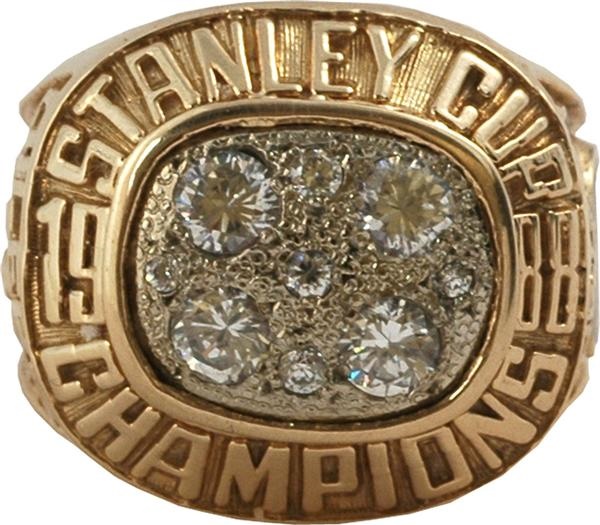 Hockey Memorabilia - Wayne Gretzky Edmonton Oilers 
Stanley Cup Championship Ring