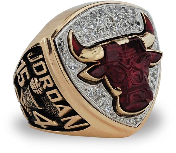 - 1993 Chicago Bulls World Championship Ring-Michael Jordan