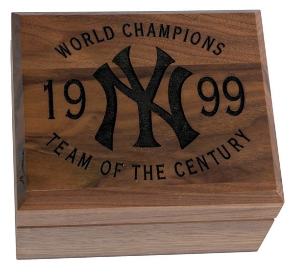 - 1999 New York Yankees World Champions Ring Box