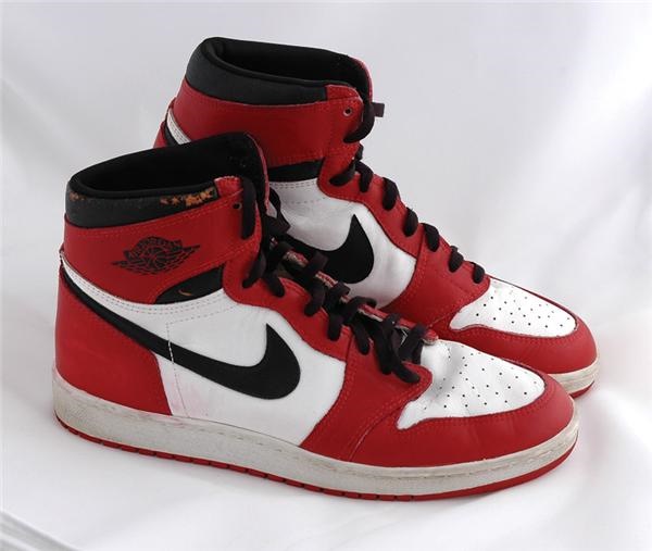- 1985-86 Michael Jordan Game Worn Vintage Signed Sneakers