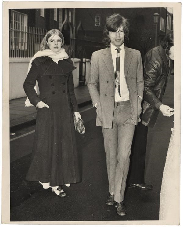 - Mick Jagger and Marianne Faithful Drug Bust (1970)