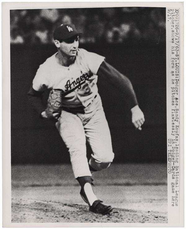 - Sandy Koufax Pitches Flawlessly (1963)