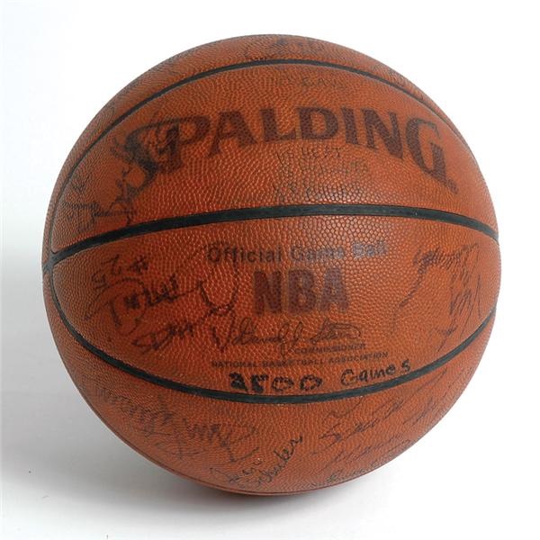 The Don Nelson Collection - Don Nelson&#39;s Team Signed 2500th Career Game Basketball
