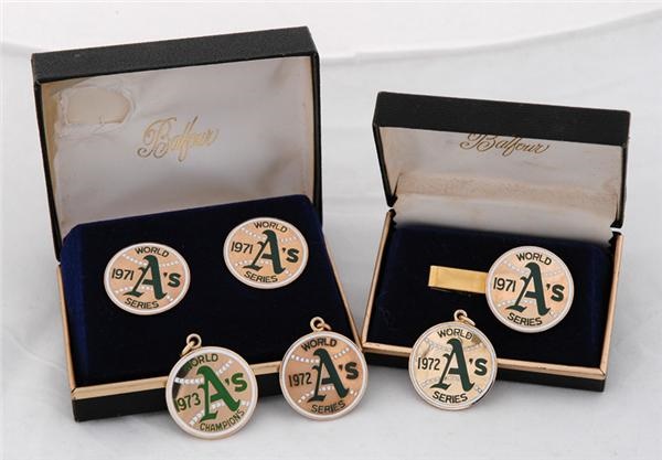 Sports Rings And Awards - Oakland A&#39;s World Series Award Collection (5)