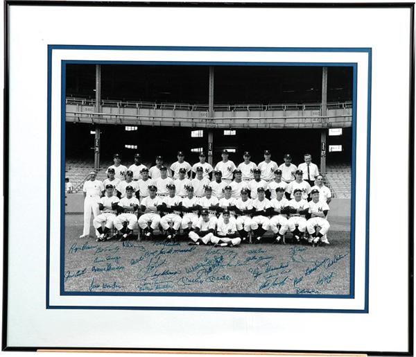 - 1961 New York Yankees Team Signed Photo (16 x 20&quot;)