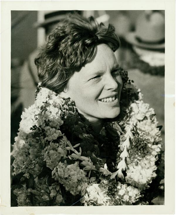 Women - Magnificent Image of Earhart in Hawaii (1935)