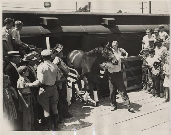- Seabiscuit Arrives at Hollywood Park (1938)