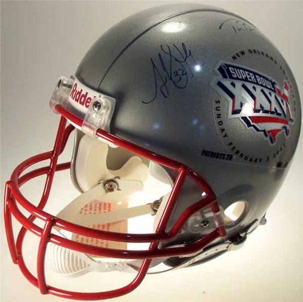 Autographs - Tom Brady & Patriots Signed Super Bowl XXXVI Football Helmet