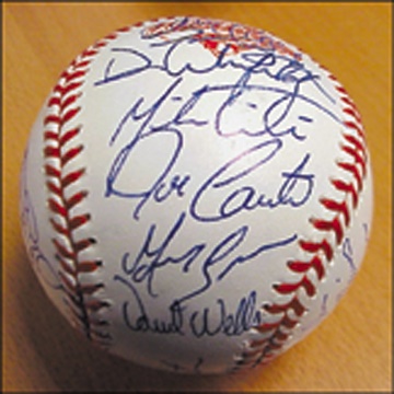 Baseball Autographs - 1992 Toronto Blue Jays Team Signed Baseball