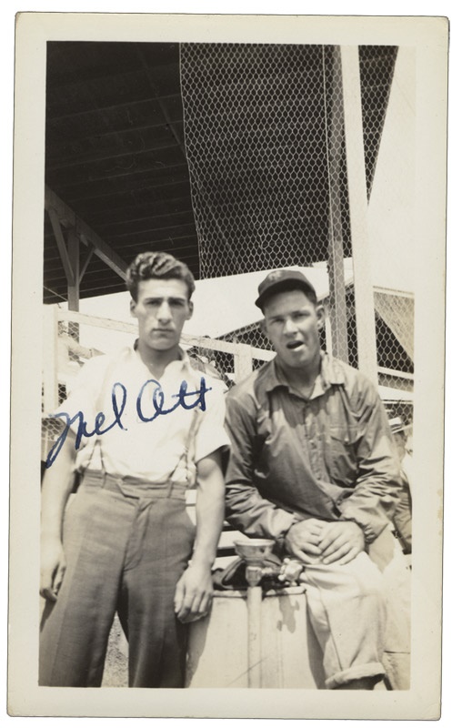 Baseball Autographs - Mel Ott Signed Snapshot Photograph