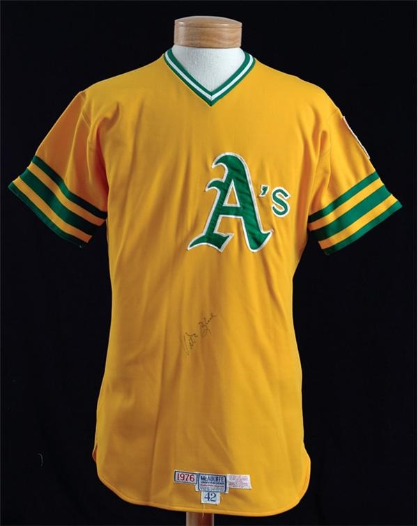 - 1976 Vida Blue Oakland A's Game Worn Jersey and Hat