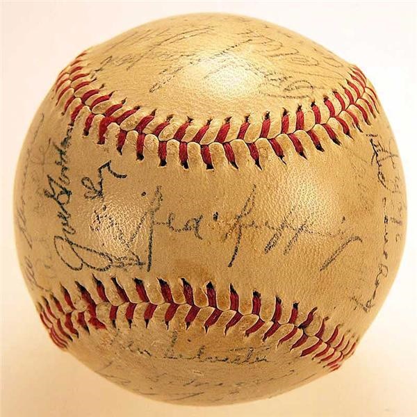 Autographs Baseball - 1946 New York Yankees Team Signed Baseball