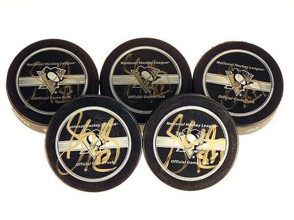 Autographs Other - Sidney Crosby Signed Pittsburgh Penguins Hockey Pucks (5)