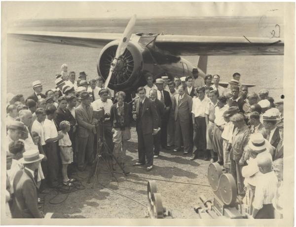 Rock And Pop Culture - Crowd Greets Amelia Earhart News Service Photo(1932)