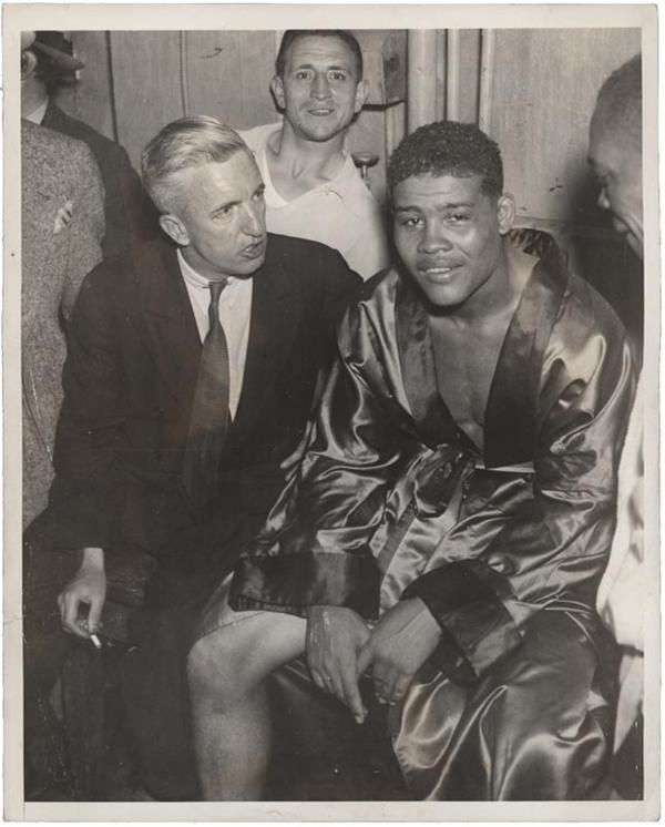 Memorabilia Other - The Brown Bomber Joe Louis Really Can Smile (1935)