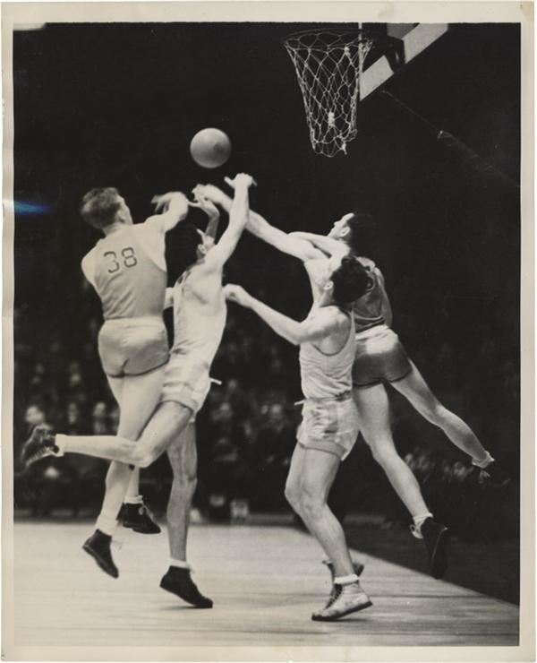Memorabilia Other - The First Dream Team - 1936 McPherson Oilers Basketball News Service Photo