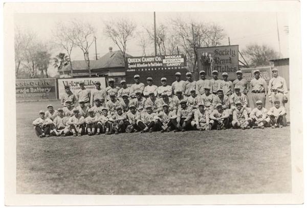 Baseball Memorabilia - New York Giants Team Photograph (circa 1915).