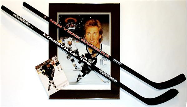 Autographs Other - Wayne Gretzky and Mark Messier Signed Items (4)