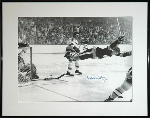 - Bobby Orr Signed 16 x 20'' Hockey Photograph