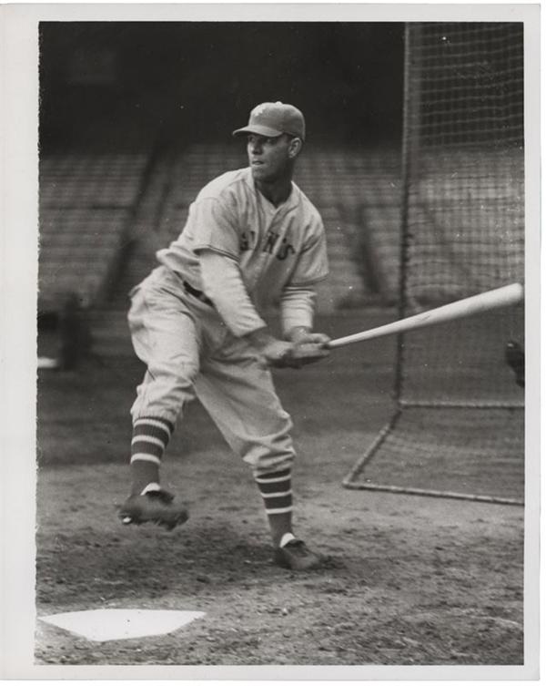 Baseball Memorabilia - 1937 Hall of Fame New York Giant Mel Ott Photograph