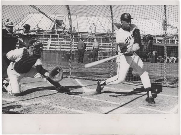 - 1963 Willie Mays Hall of Famer Batting Cage Photo