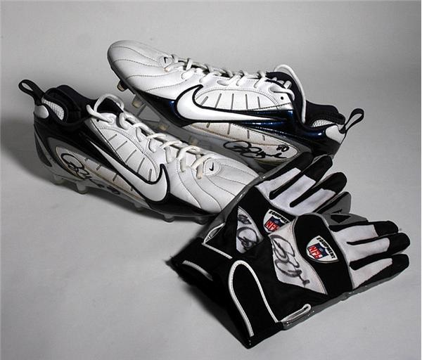 2006 Isaac Bruce Game Worn Cleats and Gloves