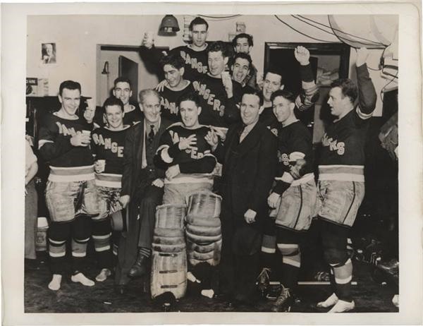 Hockey Memorabilia - 1940 New York Rangers Hockey Team Wire Photo