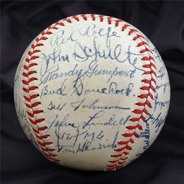 Baseball Autographs - 1946 New York Yankees Team Signed Baseball