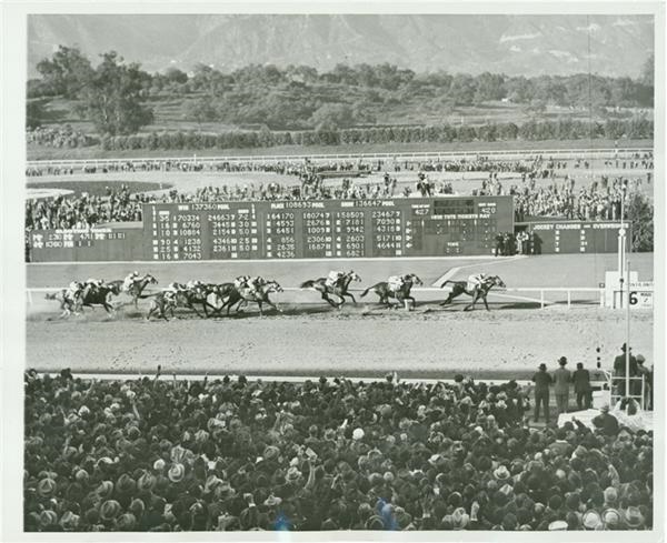 Horse Racing - Seabiscuit Wins $100,000 Santa Anita Handicap (1940)