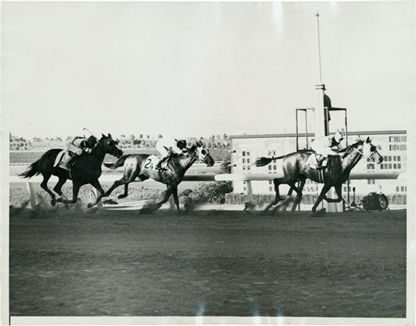 Horse Racing - Seabiscuit Wins $50,000 Hollywood Gold Cup Race (1940)