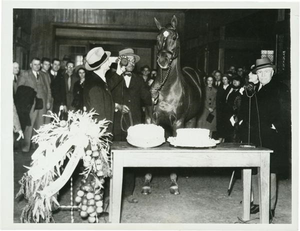 Horse Racing - Man-O-War Celebrates his Birthday (1938)
