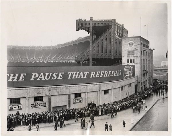 Babe Ruth and Lou Gehrig - Yankee Stadium: The Pause That Refreshes (1937)
