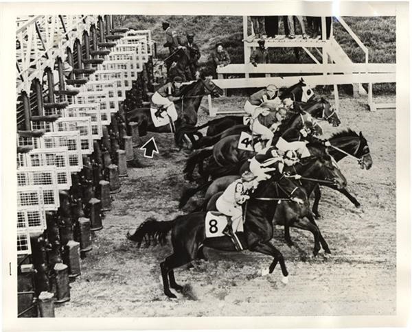 - Whirlaway in Start of the 1941 Preakness