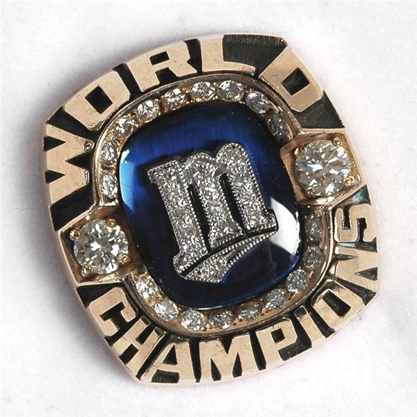 Sports Rings And Awards - 1987 Minnesota Twins World Champions Ring Top Prototype